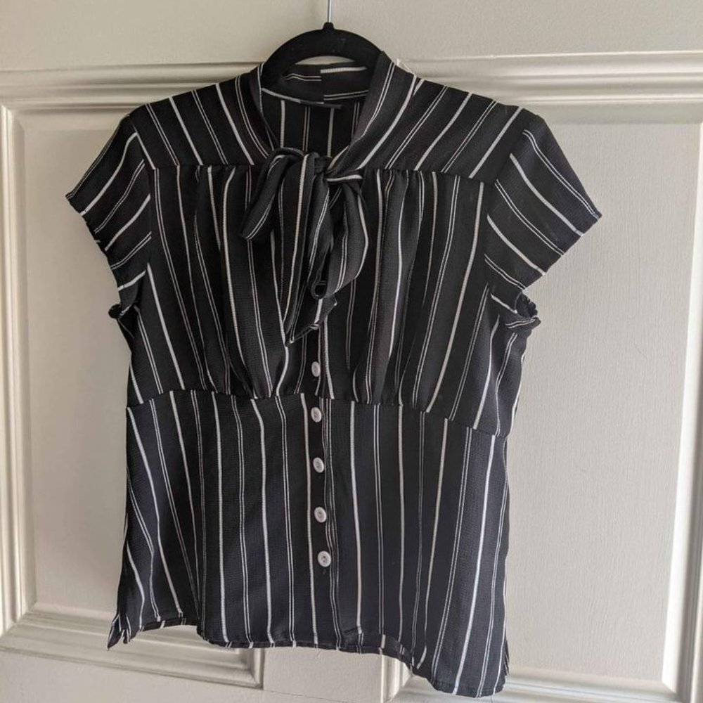 Steady Clothing Striped Front Bow Cap Sleeve Tee - Women's M/M